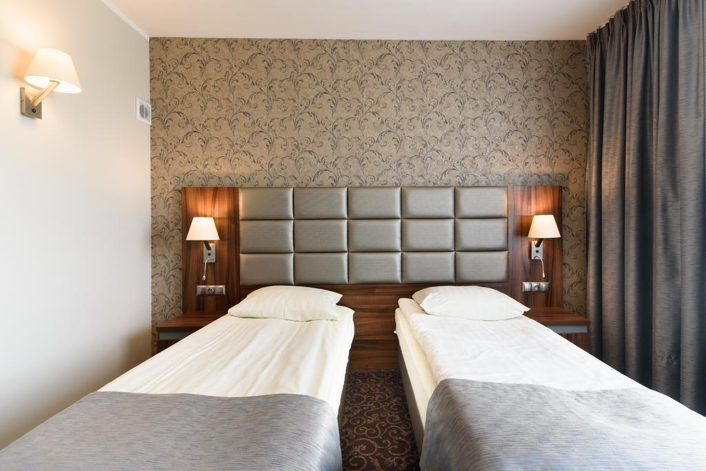 Hotel Nowy Dwor Trzebnica Exteriér fotografie